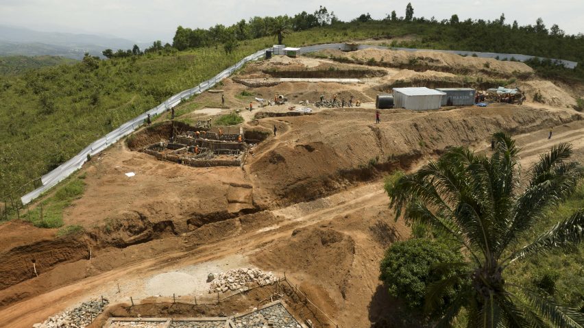 Khu nhà dành cho khách và vùng chờ cuối trục đường chính